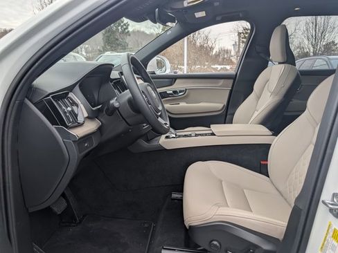 Used 2025 Volvo XC90 B6 Plus image 12