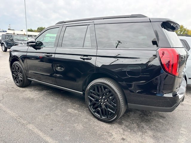 Used 2027 Ford Expedition Platinum w/ Stealth Performance Package AWD/4WD image 11