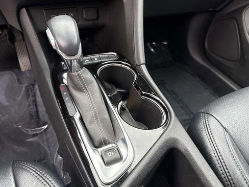 Used 2022 Buick Encore GX Select w/ Sport Touring Package FWD image 22