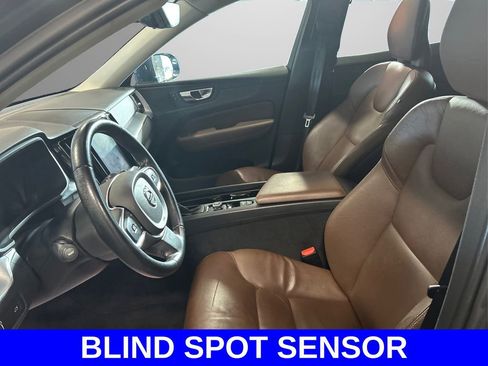Used 2020 Volvo XC60 T5 Momentum image 9