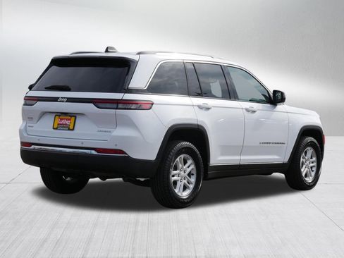 Used 2023 Jeep Grand Cherokee Laredo image 7