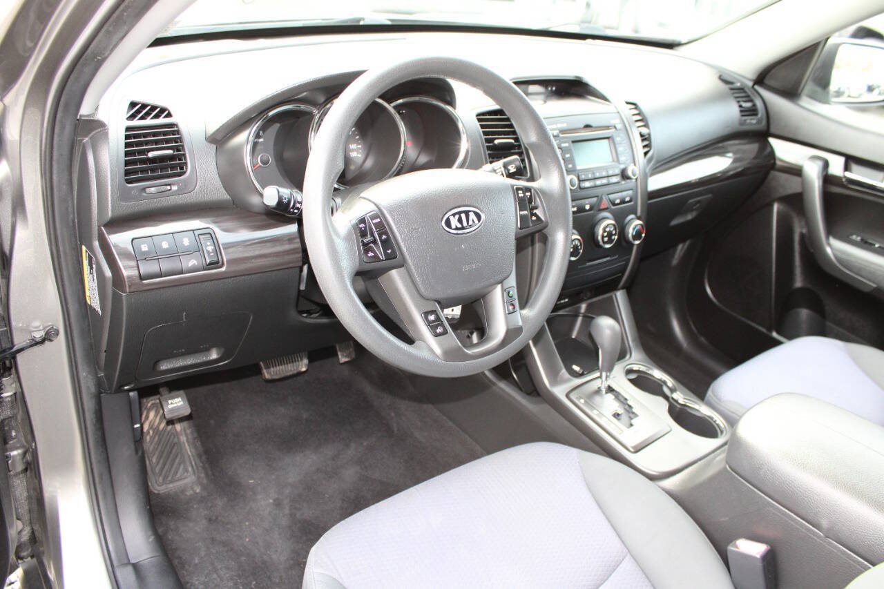 Used 2013 Kia Sorento LX FWD image 13