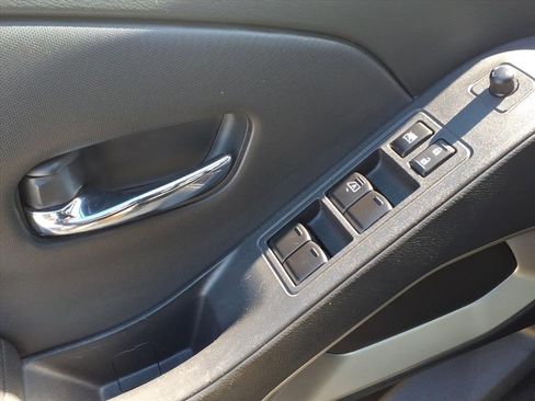 Used 2024 Nissan Frontier SV image 12