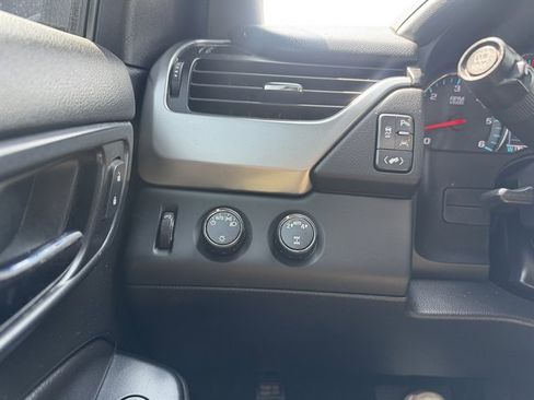 Used 2018 Chevrolet Suburban LT AWD/4WD image 26
