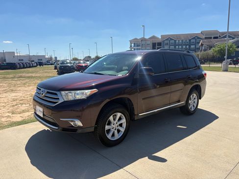 Used 2013 Toyota Highlander Plus image 4