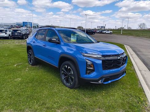 New 2026 Chevrolet Equinox RS w/ Convenience Package III AWD/4WD image 2