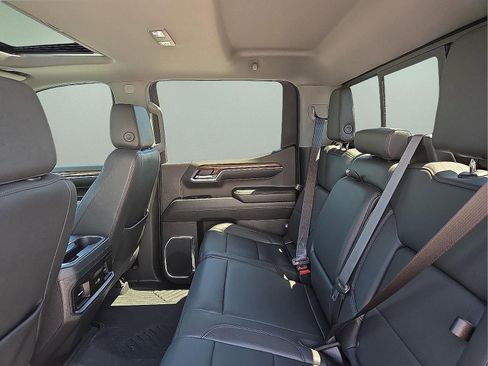Used 2024 Chevrolet Silverado 1500 LT Trail Boss w/ LT Trail Boss Premium Package AWD/4WD image 10
