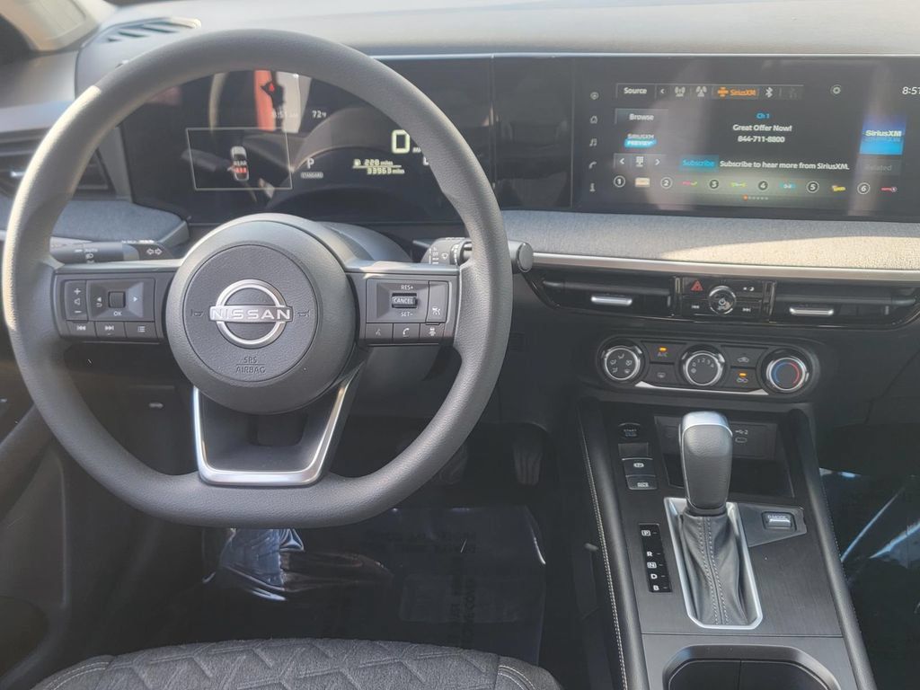 Used 2025 Nissan Kicks SV AWD/4WD image 19