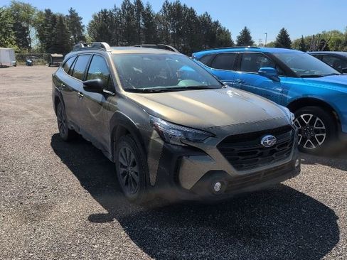 Used 2025 Subaru Outback Onyx Edition AWD/4WD image 3