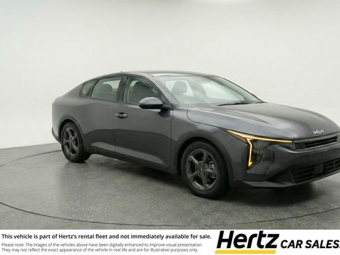 Used 2025 Kia K4 LXS image 1