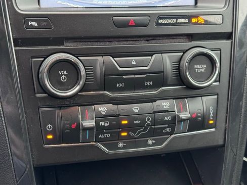 Used 2018 Ford Explorer XLT w/ Equipment Group 202A image 30