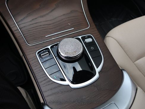 Used 2019 Mercedes-Benz C 300 Sedan image 27