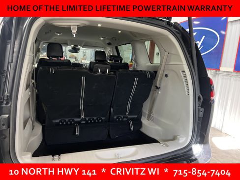 Used 2024 Chrysler Pacifica Touring-L image 4