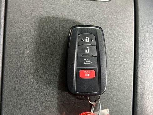 Used 2023 Toyota Highlander LE AWD/4WD image 39