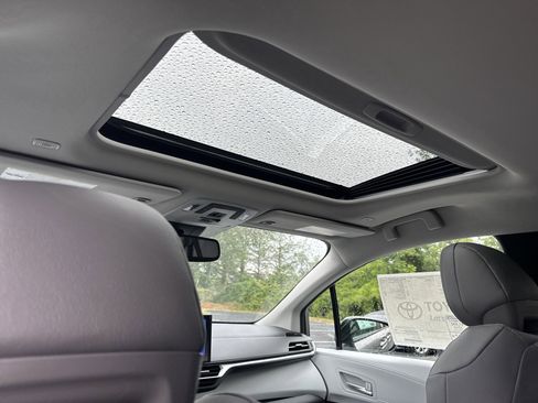 New 2026 Toyota Sienna XLE FWD image 28