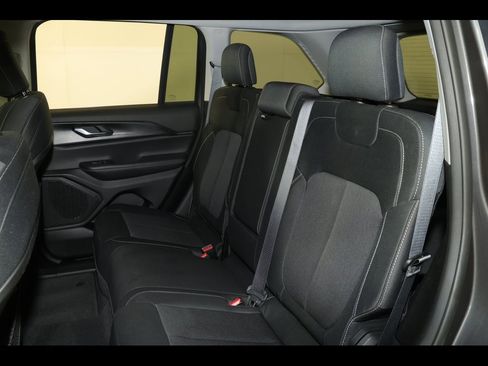 Used 2023 Jeep Grand Cherokee Laredo image 28