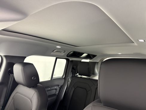 New 2026 Land Rover Defender 110 X-Dynamic SE image 13
