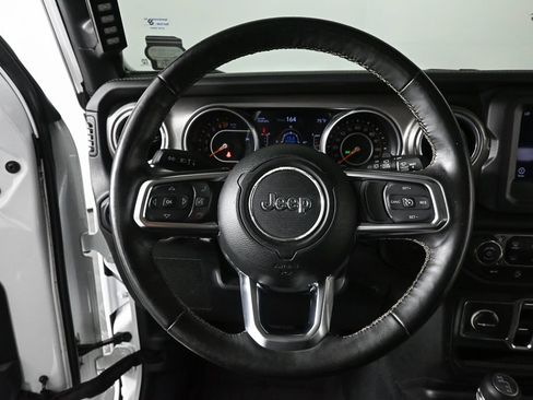 Used 2018 Jeep Wrangler Unlimited Sahara AWD/4WD image 2
