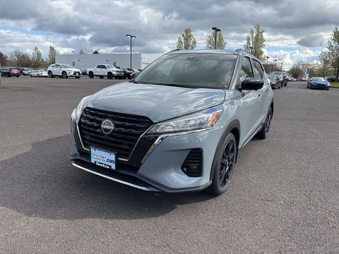 Used 2023 Nissan Kicks SR w/ SR Premium Package image 3