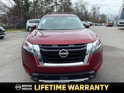 Certified 2024 Nissan Pathfinder SL image 9