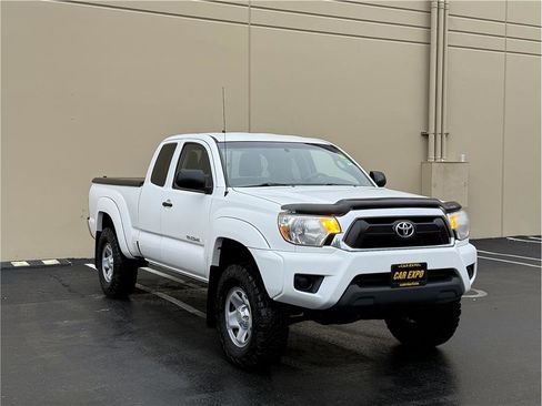 Used 2014 Toyota Tacoma PreRunner image 2