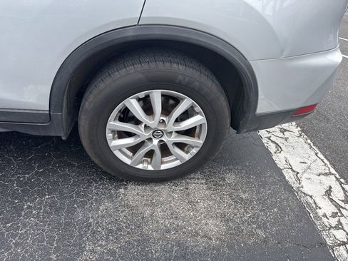 Used 2019 Nissan Rogue SV FWD image 4