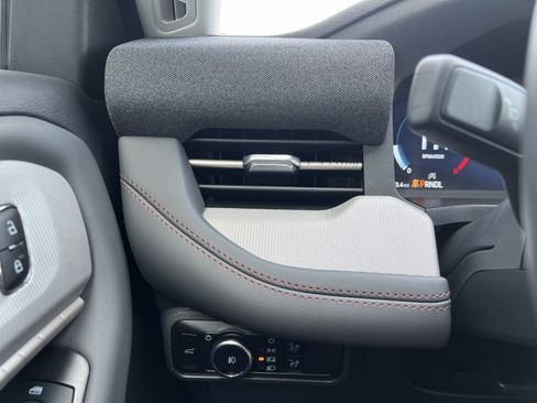 New 2025 Ford Explorer Active image 19