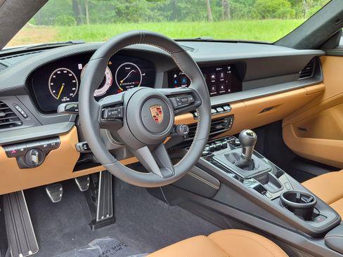 Certified 2025 Porsche 911 GT3 RWD image 4