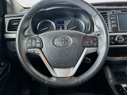 Used 2016 Toyota Highlander XLE AWD/4WD image 18