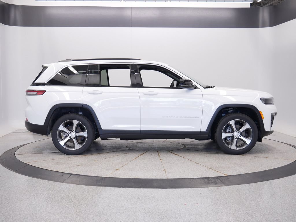 New 2026 Jeep Grand Cherokee Limited w/ Trailer Tow Package AWD/4WD image 8