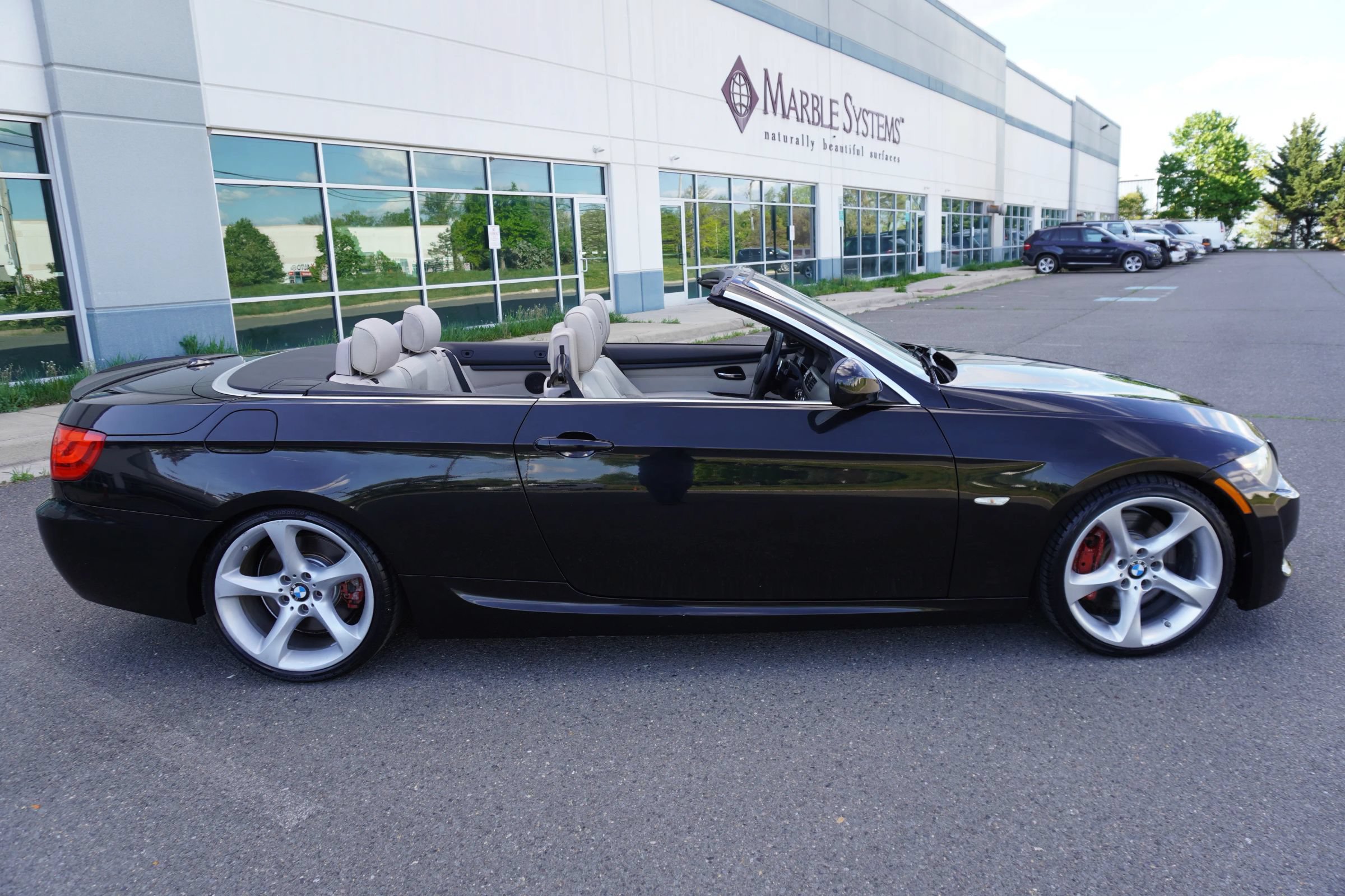 Used 2011 BMW 335i Convertible w/ M Sport Pkg RWD image 11