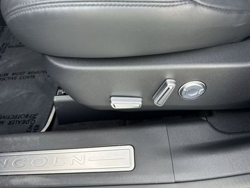 Used 2024 Lincoln Nautilus Reserve image 12