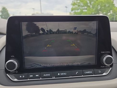 Used 2024 Nissan Rogue SV FWD image 26