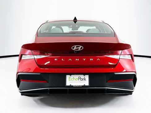 Used 2025 Hyundai Elantra SEL FWD image 7
