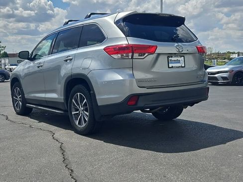 Used 2019 Toyota Highlander XLE AWD/4WD image 5