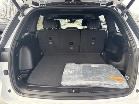 New 2025 Jeep Grand Cherokee Altitude image 12