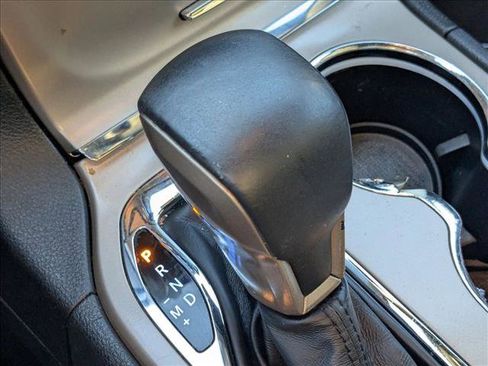 Used 2016 Jeep Grand Cherokee Laredo image 12