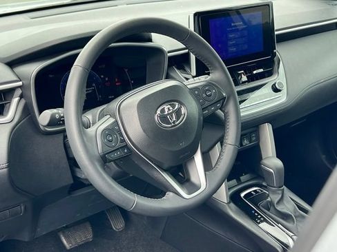 Used 2025 Toyota Corolla Cross XLE w/ Convenience Package AWD/4WD image 10