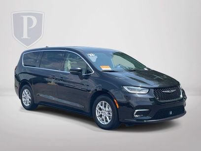 Certified 2023 Chrysler Pacifica Touring-L