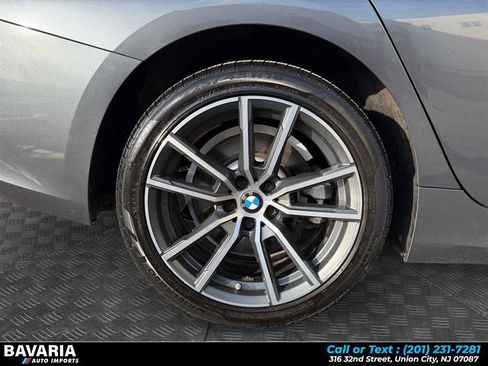 Used 2022 BMW 330i xDrive Sedan w/ Driving Assistance Package image 9