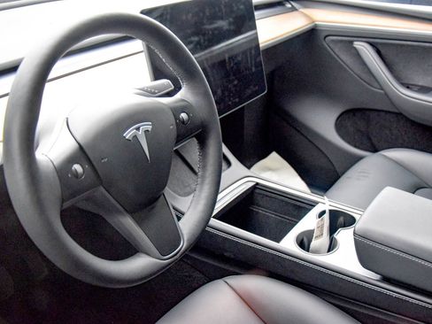 Used 2023 Tesla Model Y AWD image 21