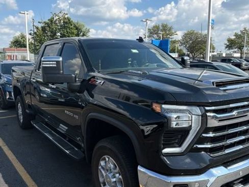 Used 2025 Chevrolet Silverado 2500 LTZ w/ LTZ Plus Package AWD/4WD image 4