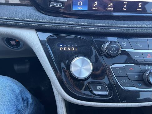 Used 2023 Chrysler Pacifica Limited image 20