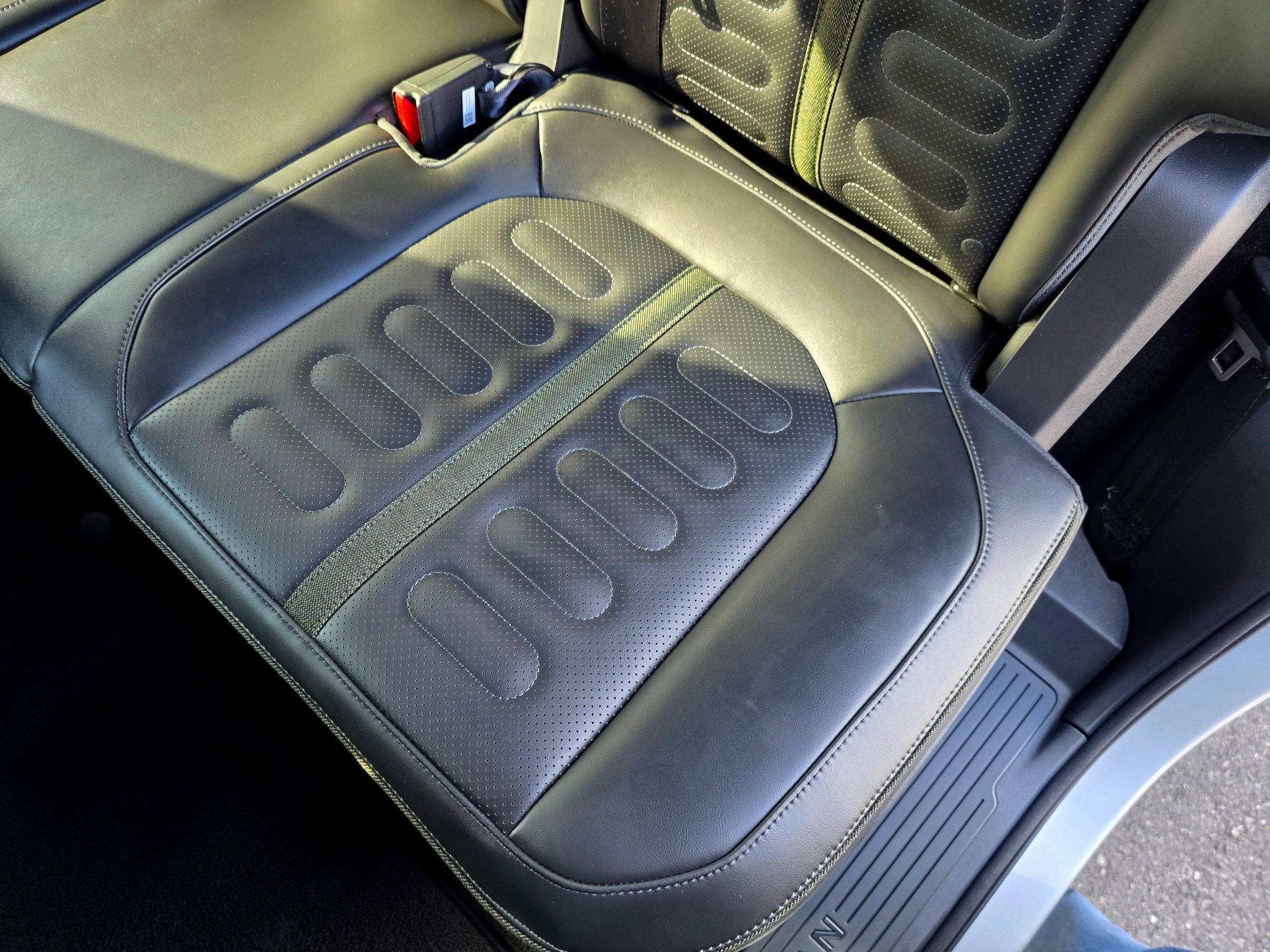 Used 2025 Rivian R1S Adventure Dual AWD/4WD image 55