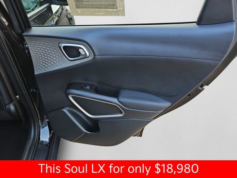 Used 2025 Kia Soul LX FWD image 37