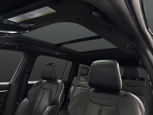 Used 2022 Jeep Grand Cherokee L Overland w/ Luxury Tech Group IV image 7