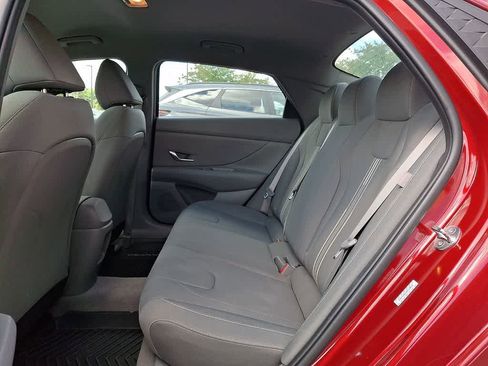 Used 2024 Hyundai Elantra SEL FWD image 9