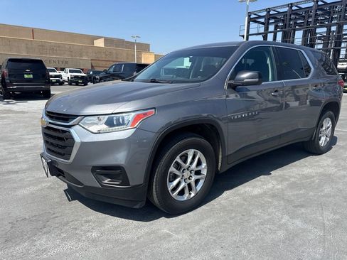 Used 2021 Chevrolet Traverse LS FWD image 1