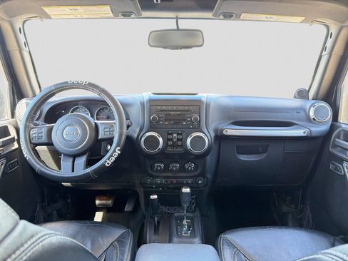 Used 2013 Jeep Wrangler Unlimited Sahara w/ Connectivity Group AWD/4WD image 15