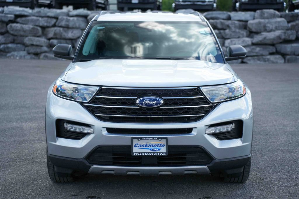 Used 2023 Ford Explorer XLT w/ Equipment Group 202A AWD/4WD image 2